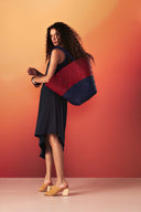 Modelo - Shopping Bag Alter do Chão - Vermelho e Azul